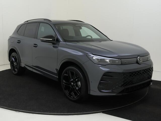 Volkswagen TIGUAN R-Line Edition - eHybrid | 'App-Connect' draadloze smartphone integratie | Automatische afstandsregeling (Adaptive Cruise Control) | Black Style Pakket