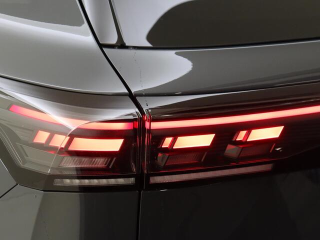 Volkswagen TIGUAN R-Line Edition - eHybrid | 'App-Connect' draadloze smartphone integratie | Automatische afstandsregeling (Adaptive Cruise Control) | Black Style Pakket