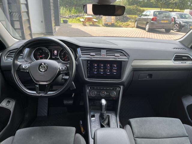 Volkswagen TIGUAN Allspace 1.4 TSI Comfortline Business 7p. | Pano | Trekhaak | Stoelverwarming | Navi | ACC | App-connect | Elek. achterklep | All-seasons |