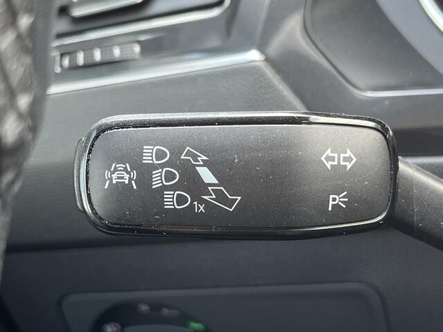 Volkswagen TIGUAN Allspace 1.4 TSI Comfortline Business 7p. | Pano | Trekhaak | Stoelverwarming | Navi | ACC | App-connect | Elek. achterklep | All-seasons |