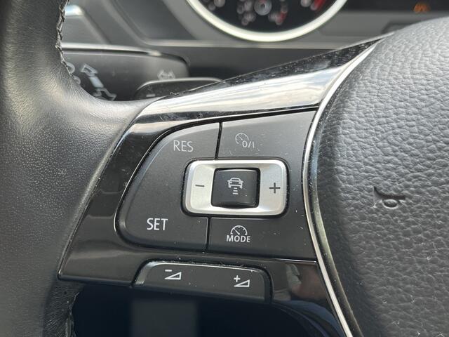 Volkswagen TIGUAN Allspace 1.4 TSI Comfortline Business 7p. | Pano | Trekhaak | Stoelverwarming | Navi | ACC | App-connect | Elek. achterklep | All-seasons |