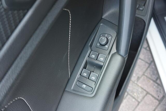 Volkswagen TIGUAN 1.4 TSI eHybrid R-Line Business+ Trekhaak | HUD | Pano | Camera * All in prijs *