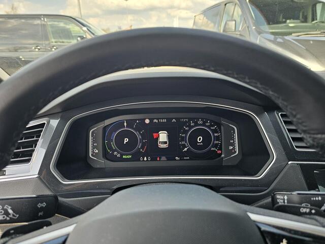 Volkswagen TIGUAN 1.4 TSI eHybrid R-Line Business+ 245pk PHEV | Trekhaak | Panorama dak | Adaptieve Cruise | Achteruitrijcamera | Stoelverwarming | Virtuele cockpit | 1.800kg Trekgewicht !