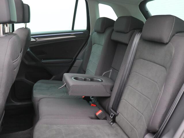 Volkswagen TIGUAN 1.4 TSI eHybrid 245PK DSG matrix led, trekhaak, panoramadak, adaptive cruise, side assist, stuur-stoelverwarming, bestuurdersstoel met massage, virtual pedal, keyless, 18" lichtmetaal