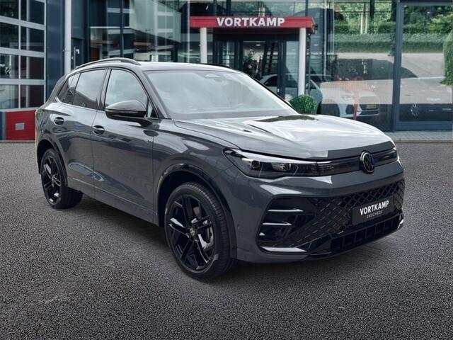 Volkswagen TIGUAN 1.5 TSI EHYBRID 272 PK R-LINE BLACK-OPTIK PANO-DAK/CAMERA/TREKHAAK/NAVI/CARPLAY