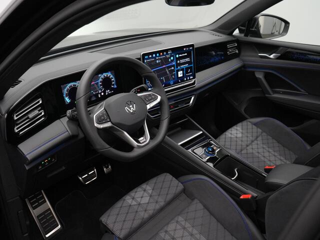 Volkswagen TIGUAN 1.5 eTSI 150 pk DSG R-Line Edition | Panoramadak | Trekhaak | Stuur-/stoelverwarming | Achteruitrijcamera | Massage