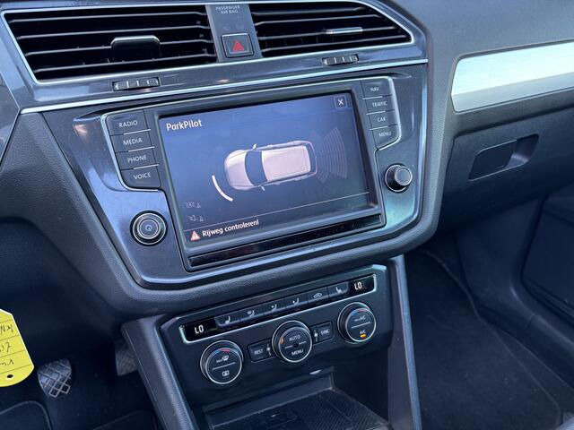 Volkswagen TIGUAN 1.4 TSI Connected Series TREKHAAK / PANORAMADAK / GR NAVI / CARPLAY / ACC / DAB+ / PDC / BLUETOOTH / NL-AUTO