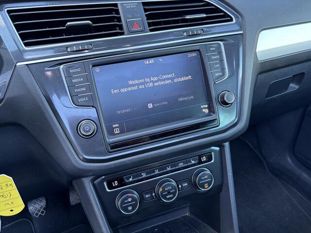 Volkswagen TIGUAN 1.4 TSI Connected Series TREKHAAK / PANORAMADAK / GR NAVI / CARPLAY / ACC / DAB+ / PDC / BLUETOOTH / NL-AUTO