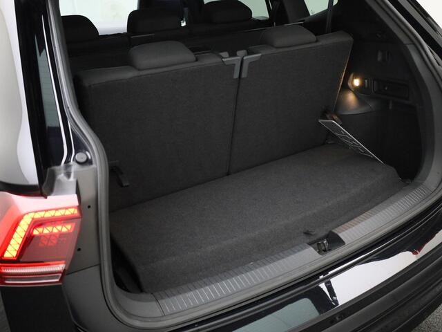 Volkswagen TIGUAN Allspace 1.5 TSI Highline Business R 7p. Panoramadak · Trekhaak · Camera + Parkeersensoren ·