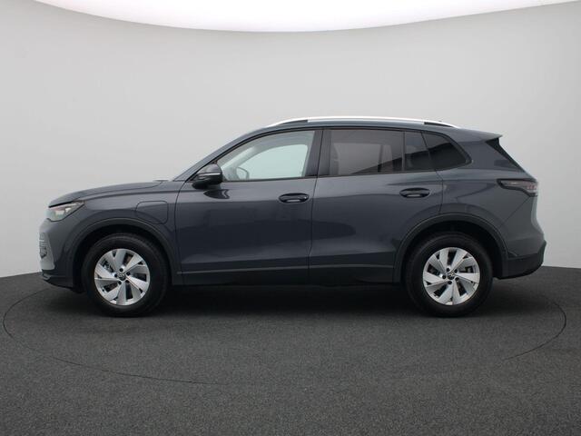 Volkswagen TIGUAN 1.5 eHybrid Life Edition 204PK DSG Achteruitrijcamera, Adaptieve Cruise Controle, Navi via Apple Carplay/Android Auto, Keyless, Side Assist, Stoel-Stuurverwarming, Elektr. Achterklep, 17" LM Velgen