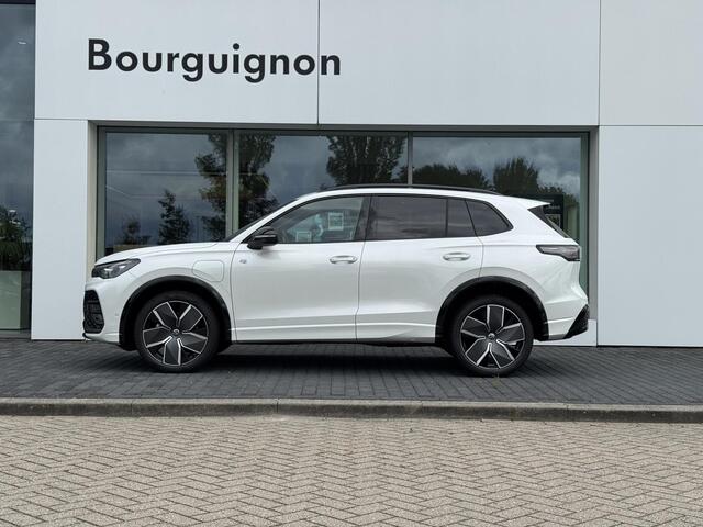 Volkswagen TIGUAN 1.5 eHybrid R-Line Edition 204 PK | Trekhaak | 360 Camera | LED Matrix | Black Style | Adaptief Onderstel |