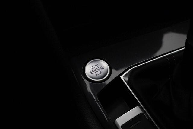 Volkswagen TIGUAN 1.5 TSI 150 pk DSG R-Line Business+ | Panoramadak | IQ Light | Achteruitrijcamera | Navigatie | Adaptive Cruise | Keyless Entry