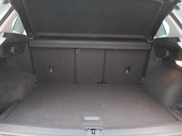 Volkswagen TIGUAN 1.4 TSI ACT Highline 150PK DSG Trekhaak, elektrische inklapbare spiegels, Stoelverwarming, Navi, Apple Carplay/Android Auto, 17" LM Velgen