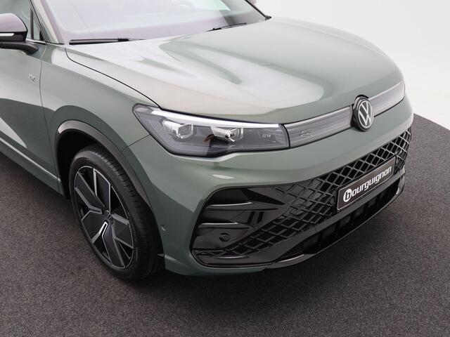 Volkswagen TIGUAN 1.5 eHybrid R-Line Edition 204 PK | Trekhaak | Panoramadak | Adaptieve Cruise Control | Stoel & Stuur Verwarming | Black Style |