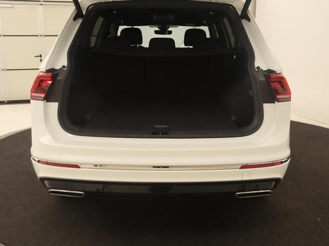 Volkswagen TIGUAN Allspace 1.5 TSI R Line | Stoelverwarming | Camera | Adaptive cruise | Carplay | Navigatie | Full LED | 20'' | Keyless | Park Assist