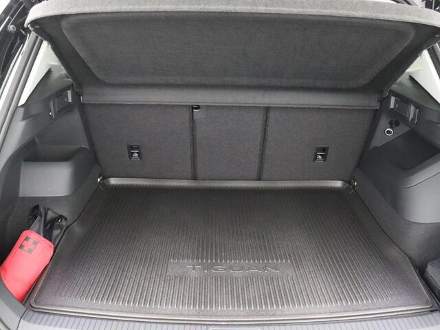 Volkswagen TIGUAN 1.5 eTSI Life Edition 150PK DSG full led, trekhaak, standkachel, adaptive cruise, side assist, stoelverwarming voor & achter, stuurwielverwarming, achteruitrijcamera, alarm, keyless, virtual pedal, 19" lichtmetaal