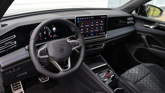 Volkswagen TIGUAN 1.5 eHybrid R-Line Edition | Massage | Panoramadak | Black Style Package | Trekhaak