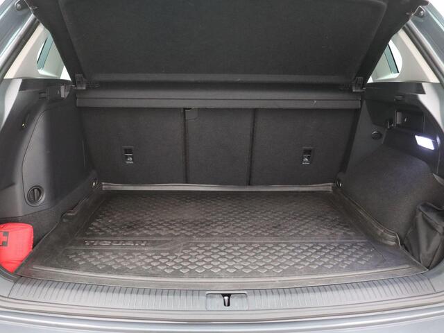 Volkswagen TIGUAN 1.4 TSI Elegance eHybrid 245PK DSG Pano-Schuifdak, Trekhaak, Matrix Led, Adaptive Cruise Control, 360gr. Camera, Keyless, Side Assist, Elek. Bedienbare Achterklep, 18" LM Velgen