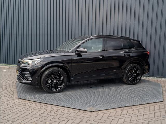 Volkswagen TIGUAN 1.5 eTSI R-Line Edition | 360 Camera | Harman/ Kardon | Trekhaak | Panodak | IQ Light | Head Up | Prijs Rijklaar!!