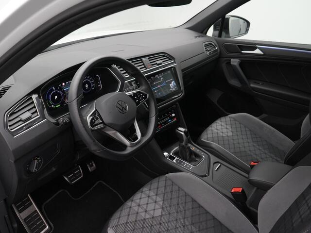 Volkswagen TIGUAN 1.4 TSI 245 pk DSG eHybrid R-Line Business+ | Panoramadak | Trekhaak | Navigatie Discover Pro | IQ Light | Stuur-/stoelverwarming