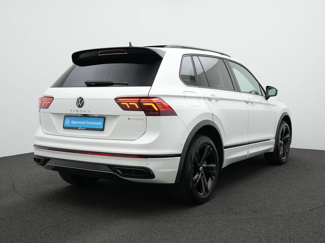 Volkswagen TIGUAN 1.4 TSI 245 pk DSG eHybrid R-Line Business+ | Panoramadak | Trekhaak | Navigatie Discover Pro | IQ Light | Stuur-/stoelverwarming