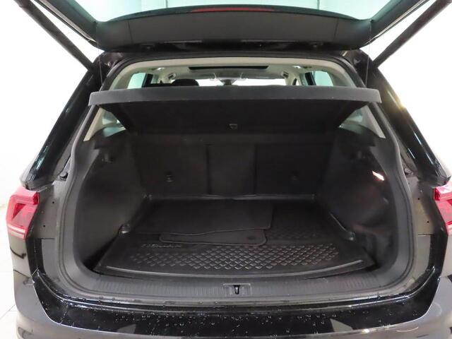 Volkswagen TIGUAN 1.5 TSI Comfortline Bns Panoramadak Trekhaak Navi Ad Cruise Winter pack El. Klep Dealeronderhouden