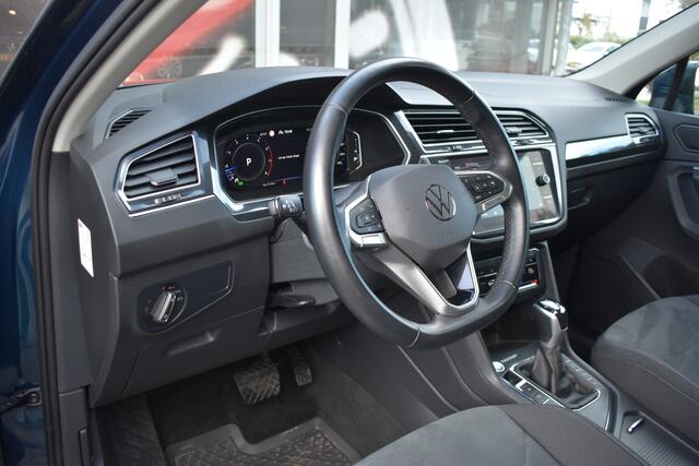 Volkswagen TIGUAN 1.5 TSI R-Line Automaat / Navigatie / Keyless / Trekhaak 1800kg / Adap. Cruise / Camera