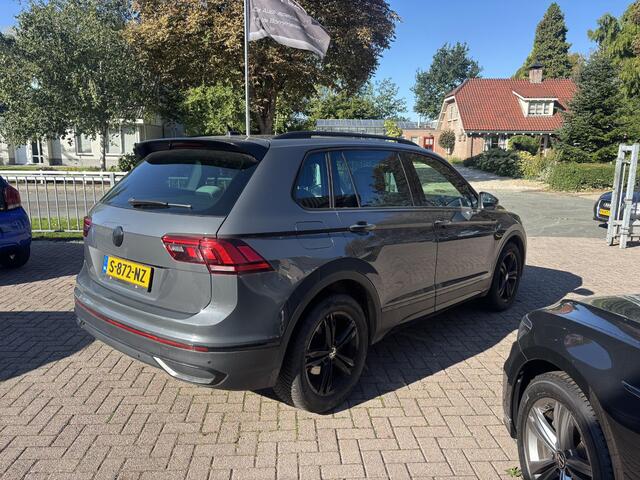 Volkswagen TIGUAN 1.5 TSI Elegance Urban Sport | HUD| Led| Panoramadak| Stoelverw.| Harman Kardon| Trekhaak| Keyless
