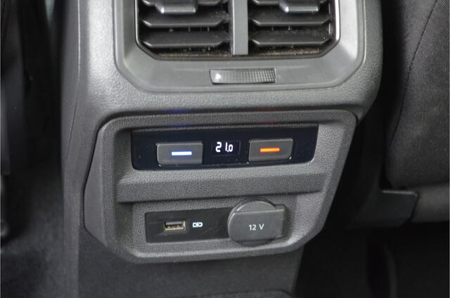 Volkswagen TIGUAN Allspace 1.5 TSI Comfortline Business Trekhaak wegklapbaar | Carplay | a.Camera | Elektr achterklep | Stoelverwarming