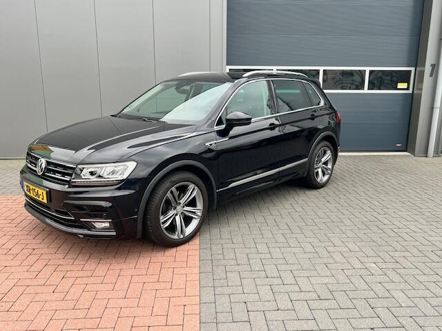 Volkswagen TIGUAN 1.5 TSI 150pk DSG ACT R-Line Highline Virtual cockpit, Led ,Stoelverwarming , PDC , Achterruitrijcamera , Adaptive cruise , Parkeerhulp , Trekhaak , Carplay ,etc.