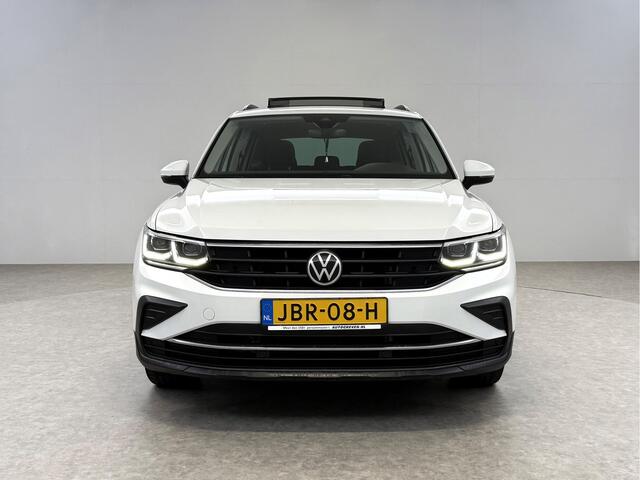 Volkswagen TIGUAN 1.4 TSI eHybrid 225PK R-Line | Pano | IQ Light | Virtual | Stuur/Stoelverw. | Adaptive Cruise | Carplay | Trekh.