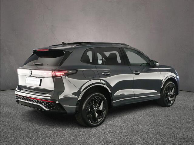 Volkswagen TIGUAN R-Line Edition 1.5 TSI eHybrid 272pk DSG Automaat Trekhaak, Panoramadak, Adaptive cruise control, Black Style, Achteruitrijcamera, Elektrische achterklep