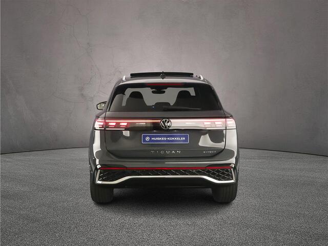 Volkswagen TIGUAN R-Line Edition 1.5 TSI eHybrid 272pk DSG Automaat Trekhaak, Panoramadak, Adaptive cruise control, Achteruitrijcamera, Navigatie, Elektrische achterklep
