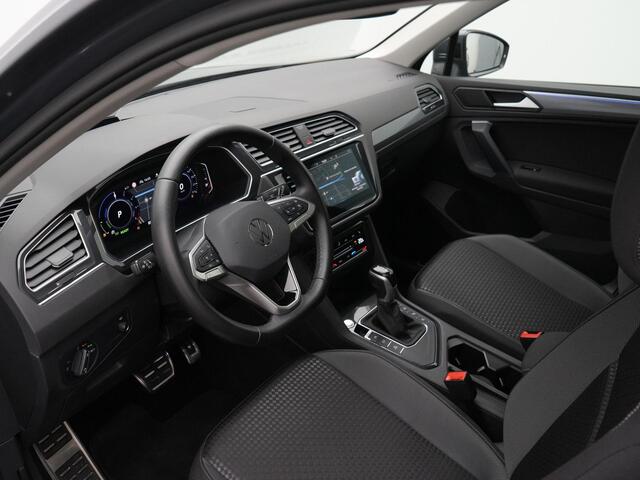 Volkswagen TIGUAN 1.4 TSI 245 pk DSG eHybrid Active | Panoramadak | Navigatie Discover Pro | Adaptief onderstel | IQ Light | Rondomzicht camera | Head-up display | Stuur-/stoelverwarming