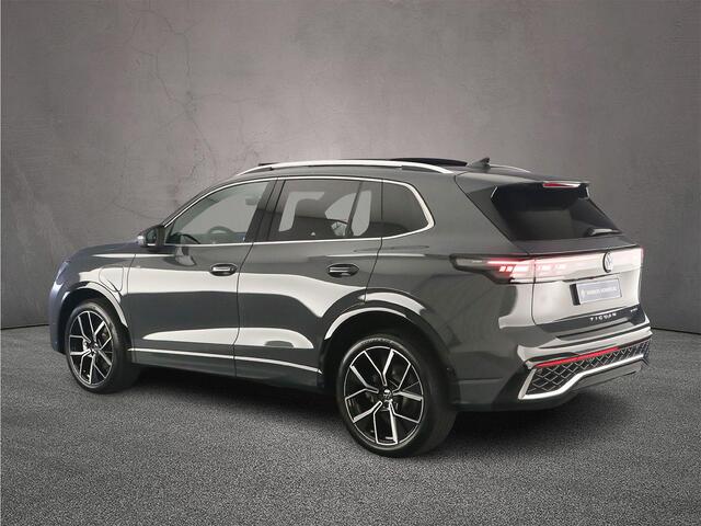 Volkswagen TIGUAN R-Line Edition 1.5 TSI eHybrid 272pk DSG Automaat Trekhaak, Panoramadak, Adaptive cruise control, Achteruitrijcamera, Navigatie, Elektrische achterklep