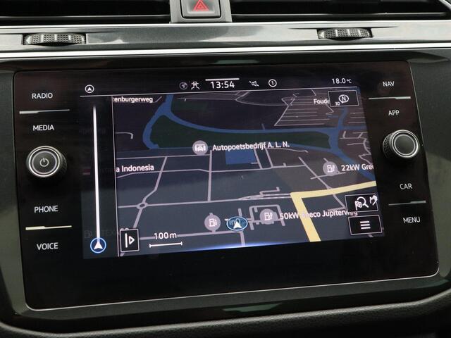 Volkswagen TIGUAN 1.4 TSi 245 Pk Automaat eHybrid Elegance | Trekhaak | Panoramadak | Camera | Adaptive Cruise | Carplay | LED | Privacy Glass | Navigatiesysteem | 18 Inch