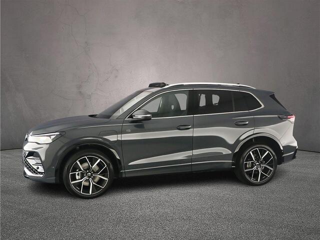 Volkswagen TIGUAN R-Line Edition 1.5 TSI eHybrid 272pk DSG Automaat, Trekhaak, Panoramadak, Adaptive cruise control, Achteruitrijcamera, Elektrische achterklep