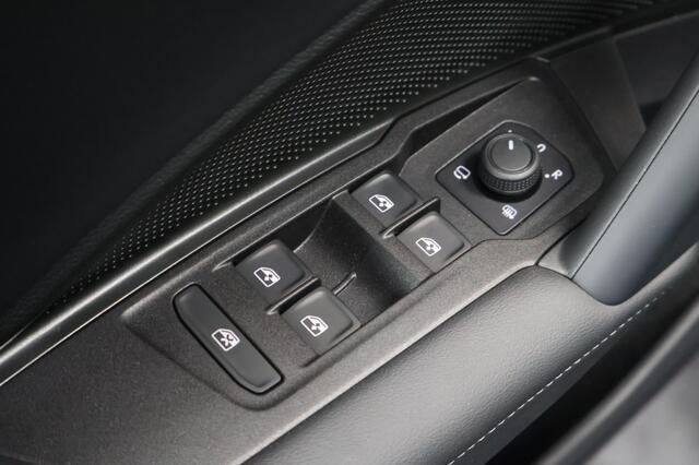 Volkswagen TIGUAN 1.5 TSI eHybrid 150 kW Life | ACC | LED | Navigatie