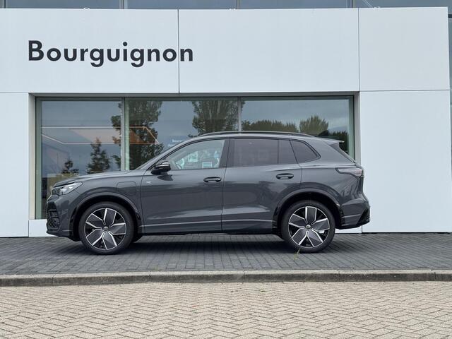 Volkswagen TIGUAN R-Line Edition 1.5 eHybrid 204 PK | Trekhaak | Adaptief Onderstel | Stoel & Stuur Verwarming | Massage stoelen |