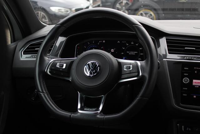 Volkswagen TIGUAN 1.5 TSI ACT Highline Business 3x R-Line / CarPlay / Keyless / Dodehoek / 19'' / Navigatie / Stoelverwarming / DAB / ACC