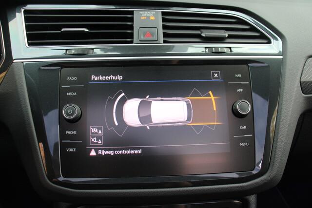 Volkswagen TIGUAN 1.5 TSI R-Line 3X R-line Black optic/Navi/Virtual/IQ/Matrix/Sfeerverlichting/Panoramadak/H-leder/20Inch