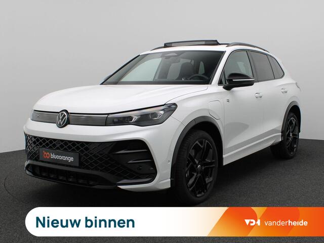 Volkswagen TIGUAN 1.5 eHybrid R-Line Edition 272PK DSG Black style, Rondomzichtcamera, Matrix LED, Panoramadak, 20" lichtmetaal, Stoel en stuurverwarming, Keyless, elektrische achterklep, Side Assist