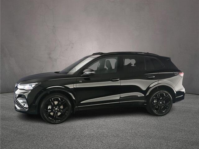 Volkswagen TIGUAN R-Line Edition 1.5 TSI eHybrid 272pk DSG Automaat Trekhaak, Adaptive cruise control, Black Style, Panoramadak, 360 camera