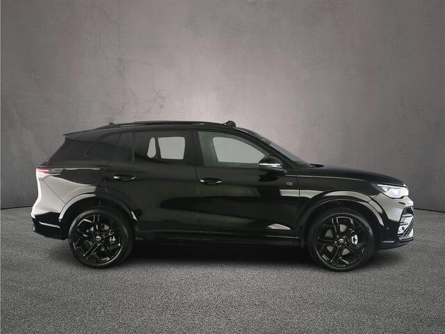 Volkswagen TIGUAN R-Line Edition 1.5 TSI eHybrid 272pk DSG Automaat Trekhaak, Adaptive cruise control, Black Style, Panoramadak, 360 camera