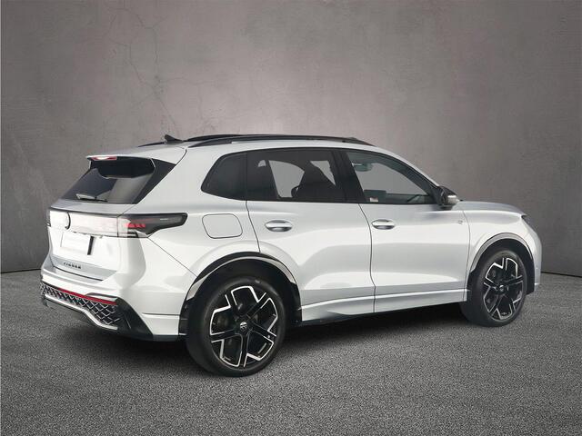 Volkswagen TIGUAN R-Line Edition 1.5 eTSI 150pk DSG Automaat Trekhaak, Panoramadak, Black Style, 360 camera, Elektrische achterklep, Adaptive cruise control