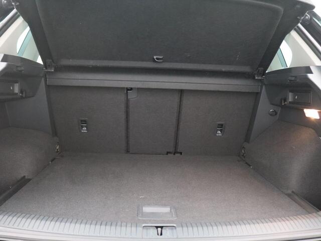 Volkswagen TIGUAN 1.5 TSI Elegance 150PK DSG Adaptieve Cruise Controle, 360gr. Camera, Keyless, Navi Pro, Matrix LED-verlichting, Stoelverwarming, Trekhaak, 19" LM Velgen