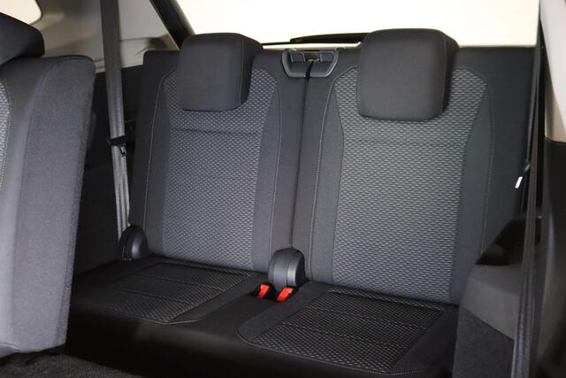 Volkswagen TIGUAN Allspace 1.5 TSI Comfortline, 7-Persoons, Stoel/Stuurverwarming, Apple CarPlay/Android Auto, ACC, Navigatie