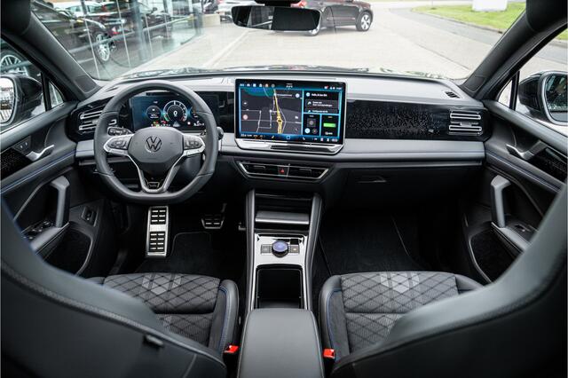 Volkswagen TIGUAN 1.5 eHybrid 272pk R-Line Edition ** HUD ** Trekhaak ** 360 camera ** Massage Blackstyle **