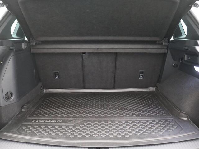 Volkswagen TIGUAN 1.4 TSI eHybrid R-Line Business+ 245PK DSG SOH 88%, Volleder, Memorystoel, Trekhaak, Stoel-Stuurverwarming, Achteruitrijcamera,