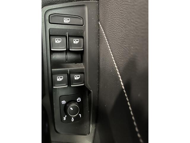 Volkswagen TIGUAN 2.0 TSI 4Motion R-Line / AUTOMAAT/ PANO/ 7-PERSOONS/ 2X R-LINE/ FULL-LED/ HEAD-UP/ APP-CONNECT/ TREKHAAK/ NAVI/ 20'' LMV/ 190 PK/ STOEL-STUURVERWARM.